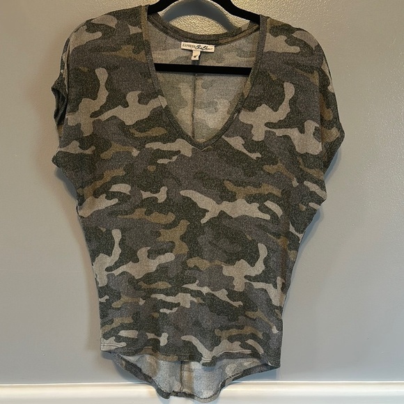 Express  Camo Fitted Cap Sleeve Tee - Picture 1 of 1